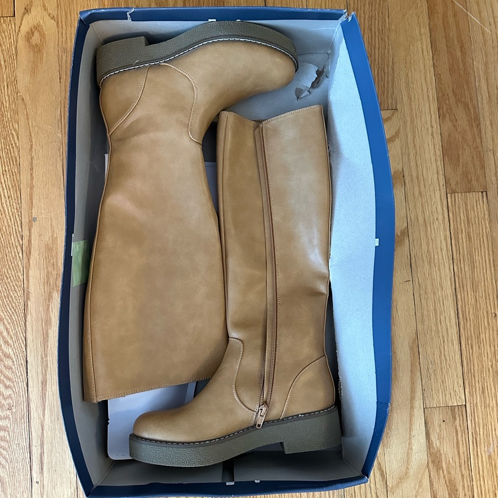 Women’s size 6.5 Tall Boot